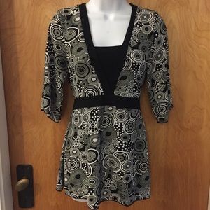 Black & White Olivia Paige Tie Back Tunic Size Small